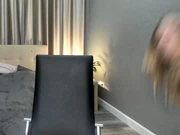 ariana1221 chaturbate